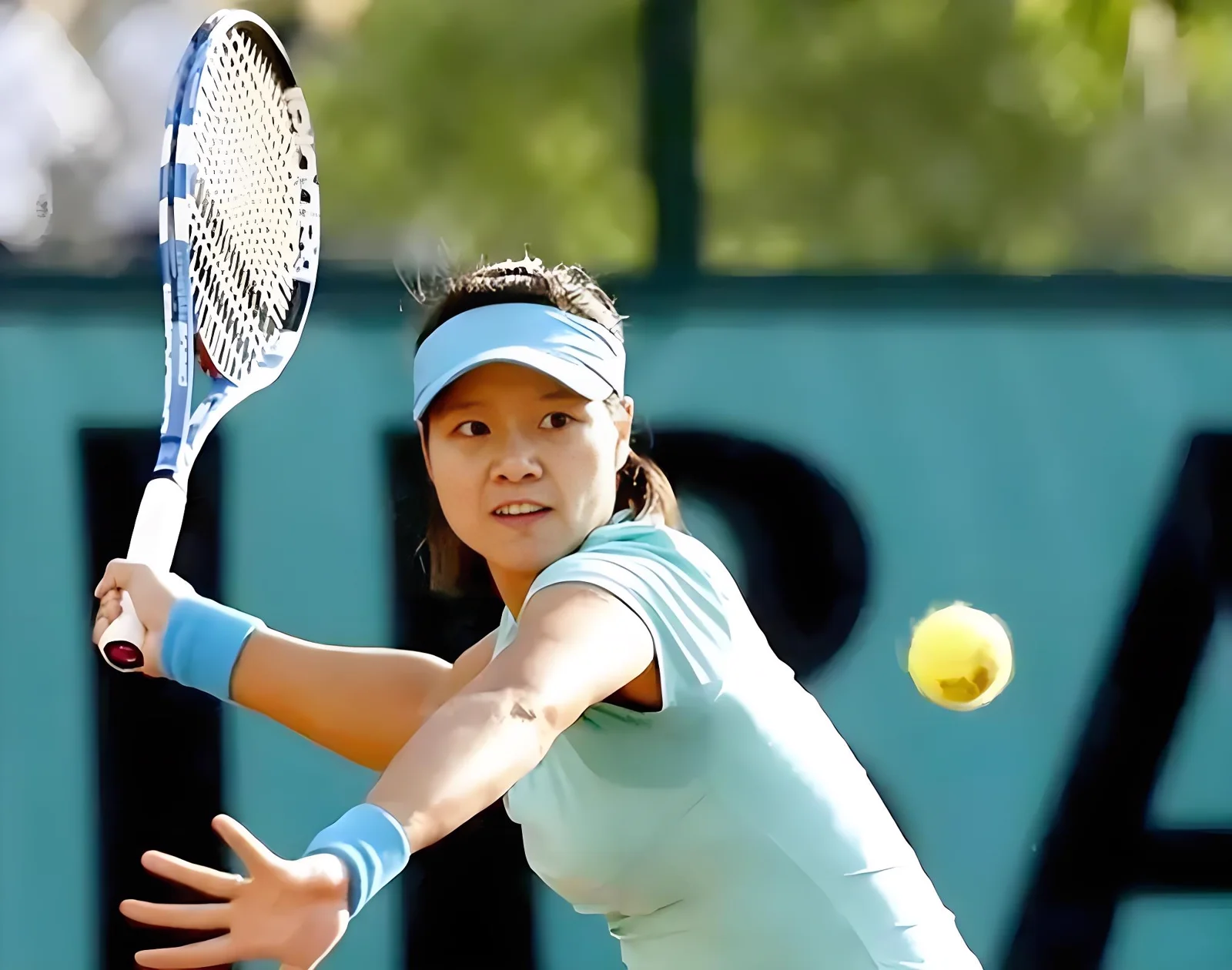 Li Na hitting a shot during a tennis match
