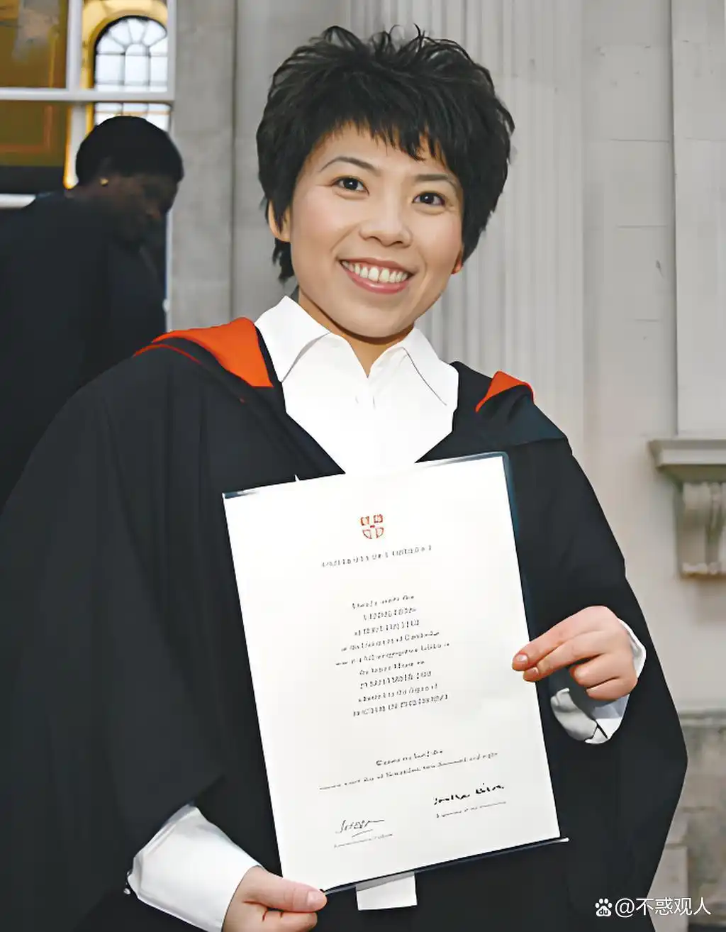 Deng Yaping at her Cambridge PhD graduation ceremony in 2008