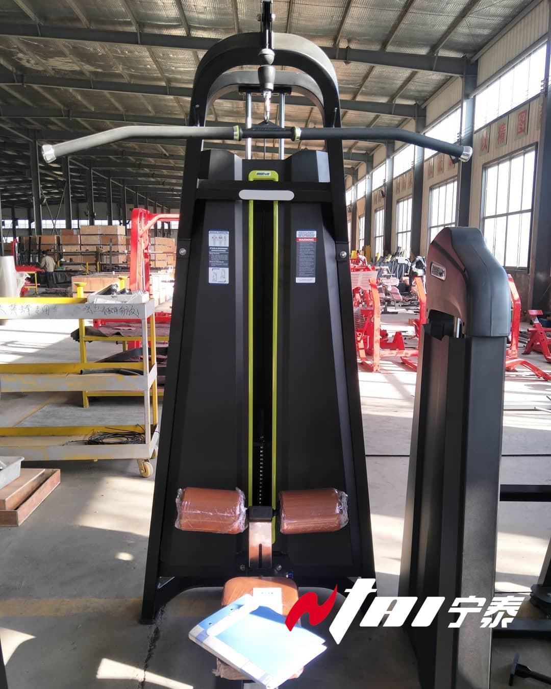 cable machine lat pulldown form